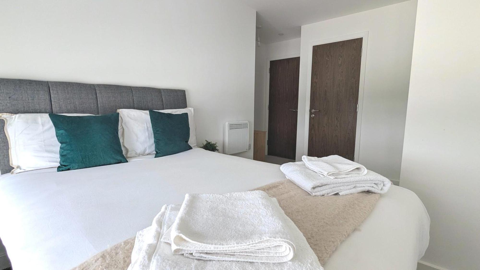 Luxury 2 Bed - Grand Exchange * Bracknell